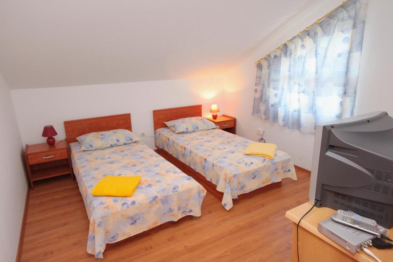 Apartments And Rooms With Parking Space Njivice, Krk - 5458 Exteriér fotografie